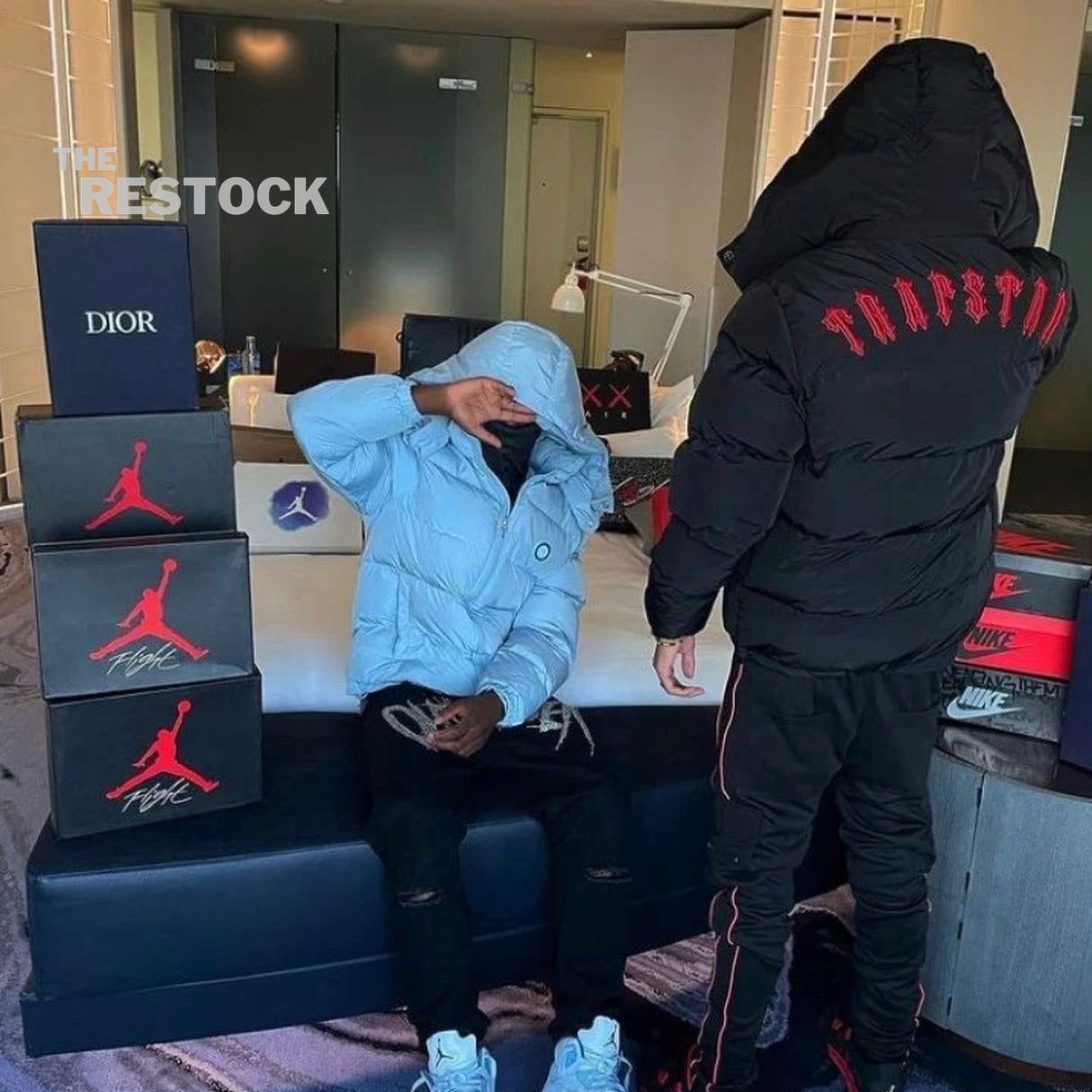 Preloved Trapstar Irongate Arch Detachable Hooded Puffer Jacket - Black / Infrared