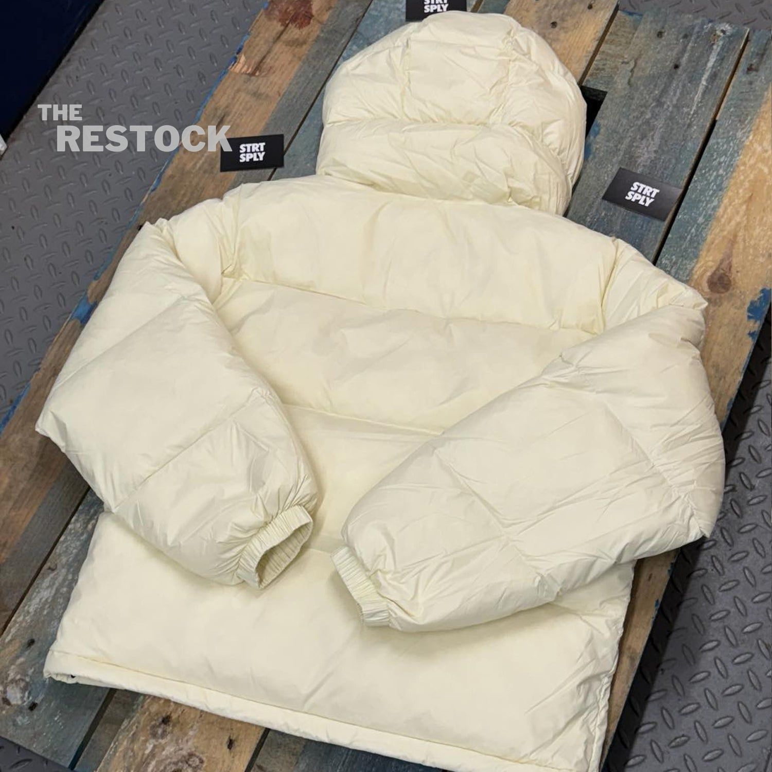 Corteiz RTW Bolo V2 Puffer Jacket - Off White