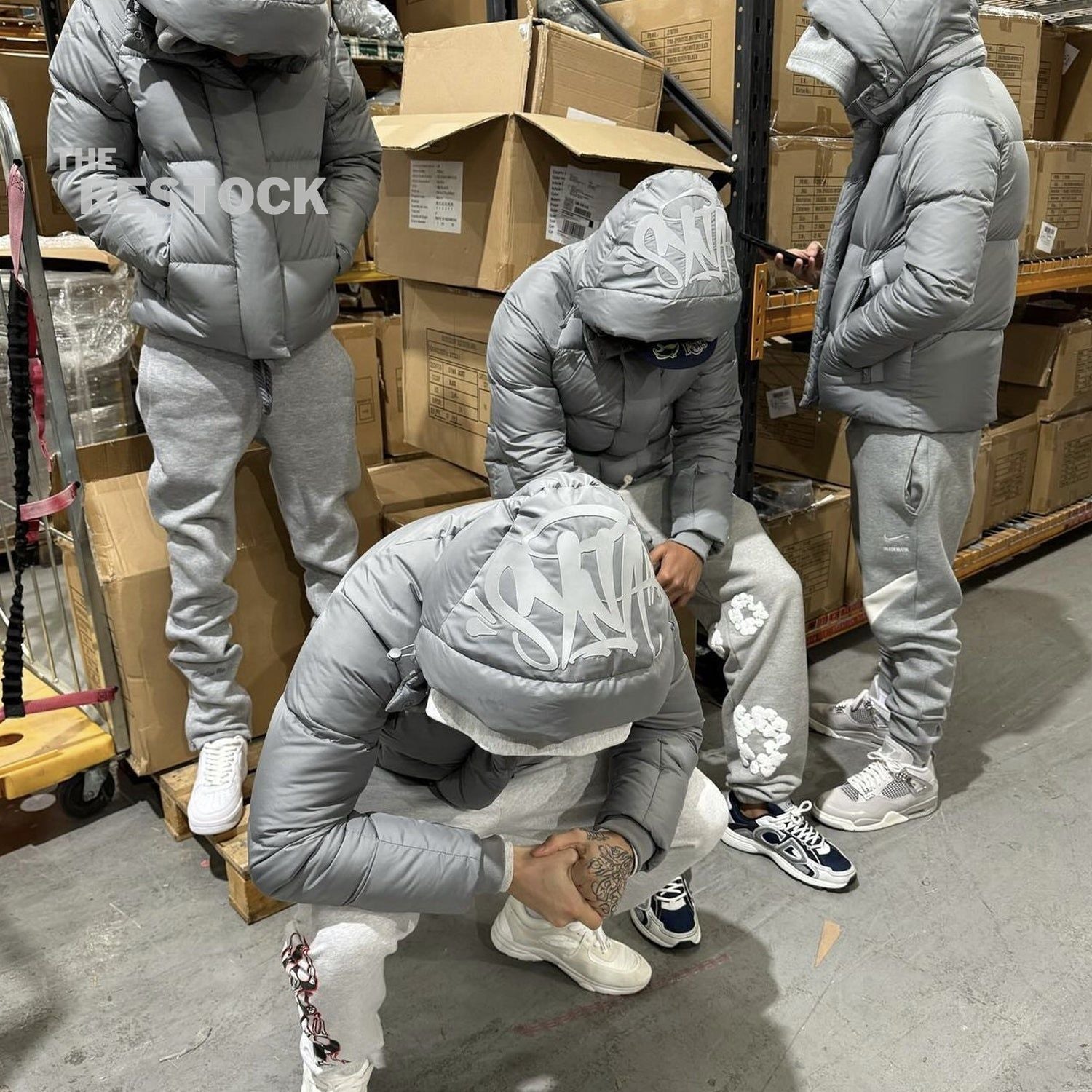 Syna World Logo Puffer Jacket -Grey